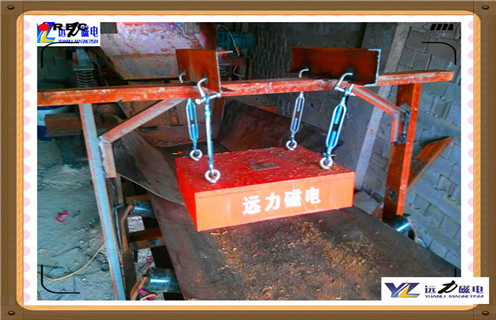 永磁除鐵器，云南懸掛式永磁除鐵器廠(chǎng)參數_內部磁塊安裝方法_云南懸掛式永磁除鐵器廠(chǎng)型號價(jià)格 